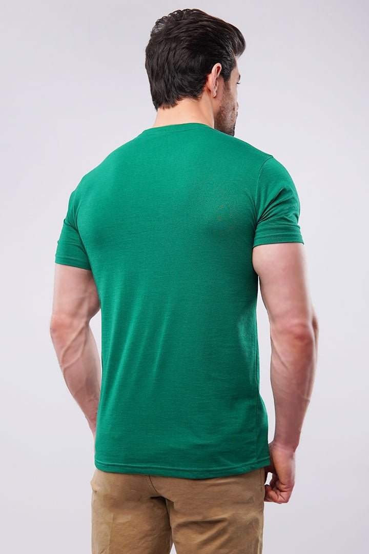 Classic Comfort Meets Clean Style – This Regular Fit Crew Neck T-Shirt in Crisp green