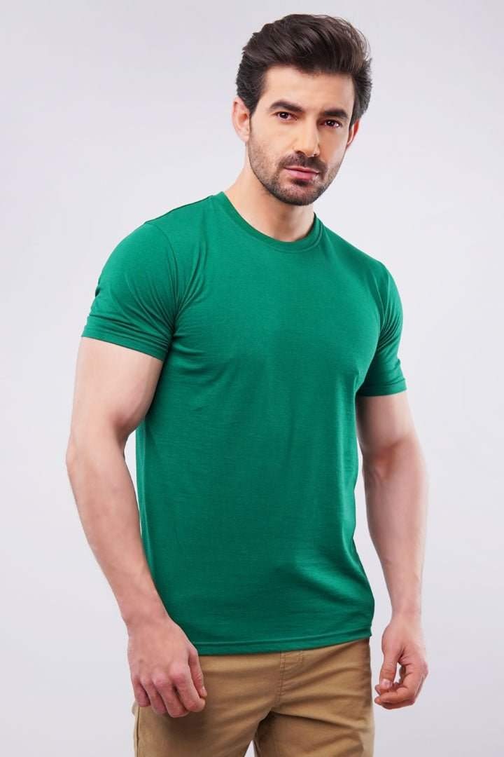 Classic Comfort Meets Clean Style – This Regular Fit Crew Neck T-Shirt in Crisp green